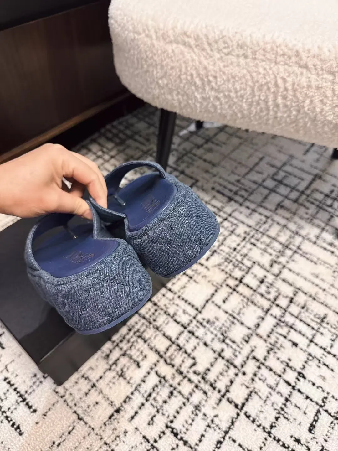👟👟Ex-factory price 502👟👟 High version Chanel new color thick-soled slippers, easy to wear and versatile, must-have high-end tool shoes in summer, upper lambskin & customized denim, lining calfskin, original outsole Size: 35-39 (customized for 40, non-refundable)